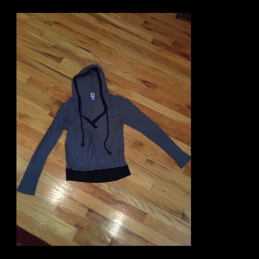 Hooded long sleeve shirt